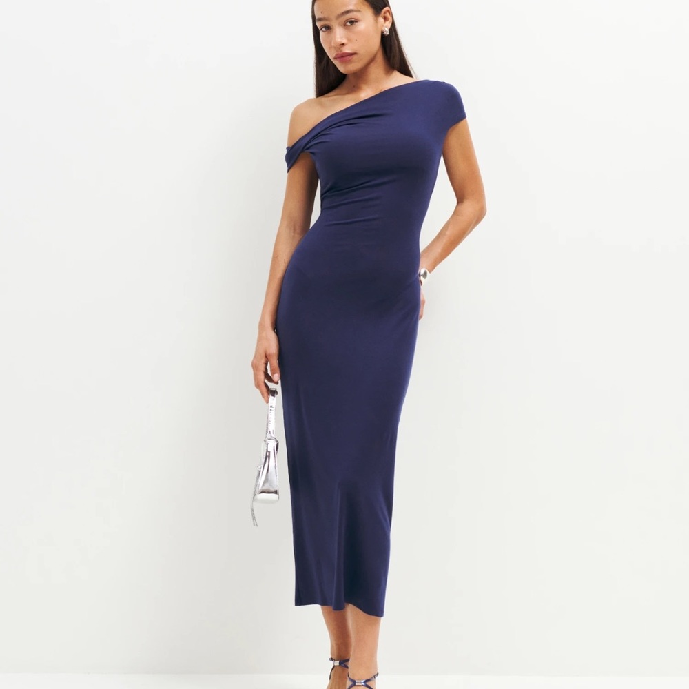 Sultry & Sexy Reformation Navy Blue Off-Shoulder Bodycon Midi Dress Curve huggin